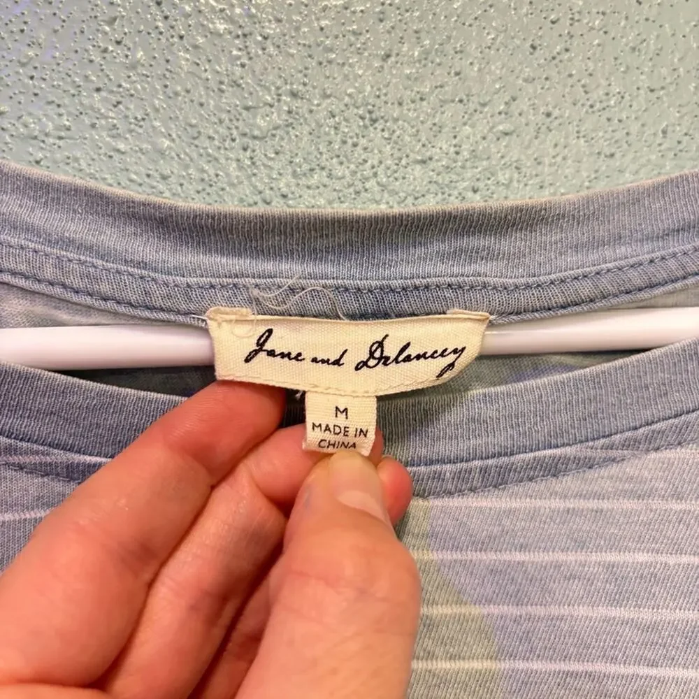 ⭐️ 3/$21 ⭐️Jane and Delancey Blue Stripe Relaxed Long Ruched Sleeve Top Size M - Picture 3 of 6